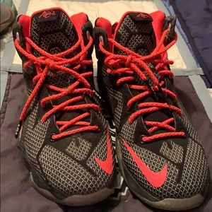 Lebron shoes size 7
